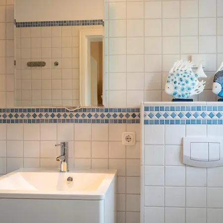 Haus Ostseezwilling 1 * Zingst